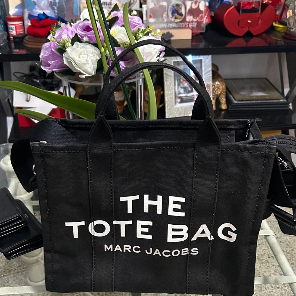 Marc Jacobs Black and White Messenger Bag - Picture 2 of 7